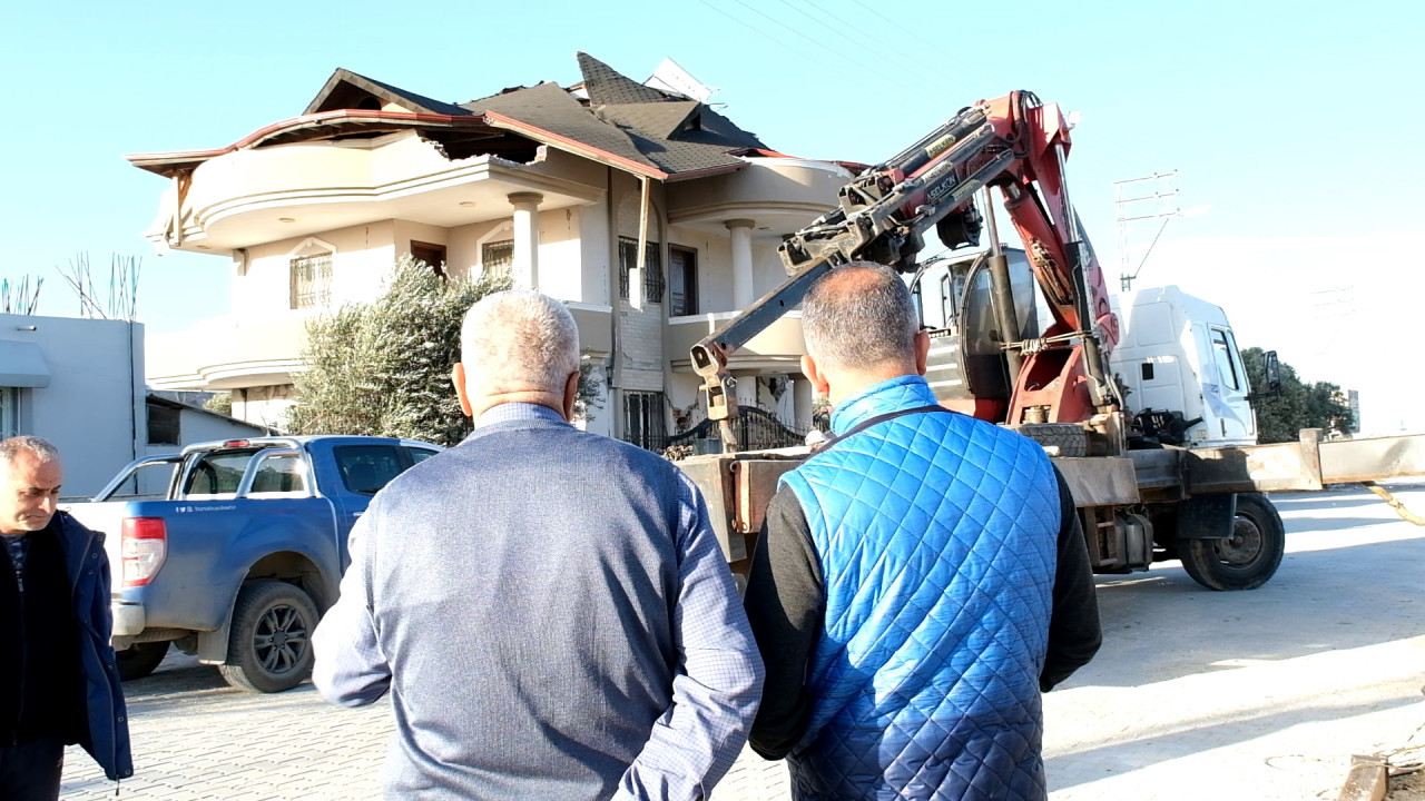 Çifte felaket yaşayan aileye Bursa sahip çıktı