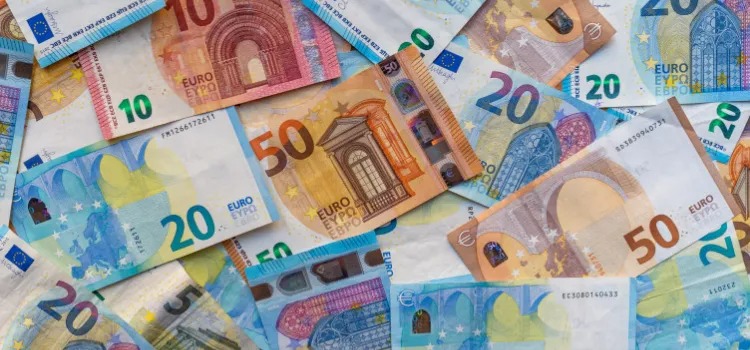 Euro ile ticaret 1 trilyon dolara dayandı